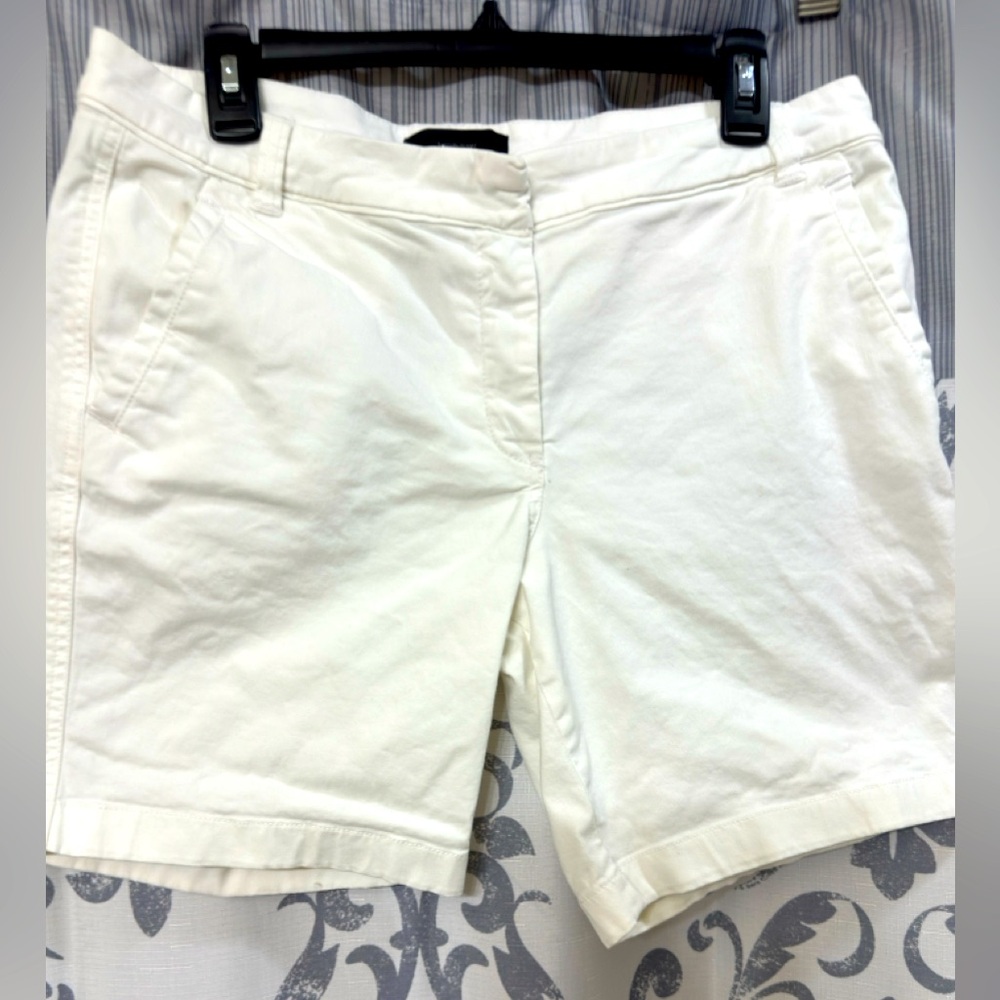 EUC J. Crew Women's White Bermuda Shorts Size‎ 10